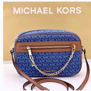 Michael Kors Jet Set Item Large East West Zip
Chain Crossbody